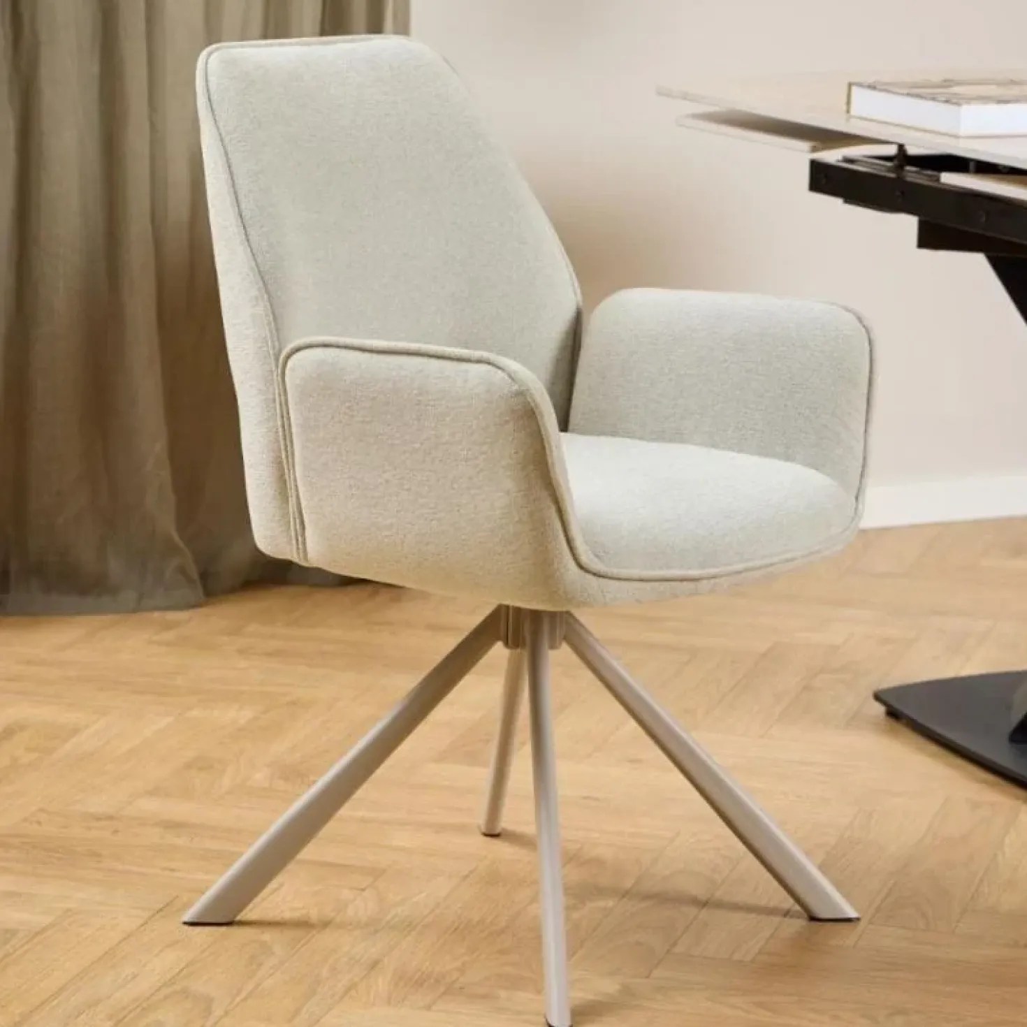Bella Eetkamerstoel beige met beige onderstel