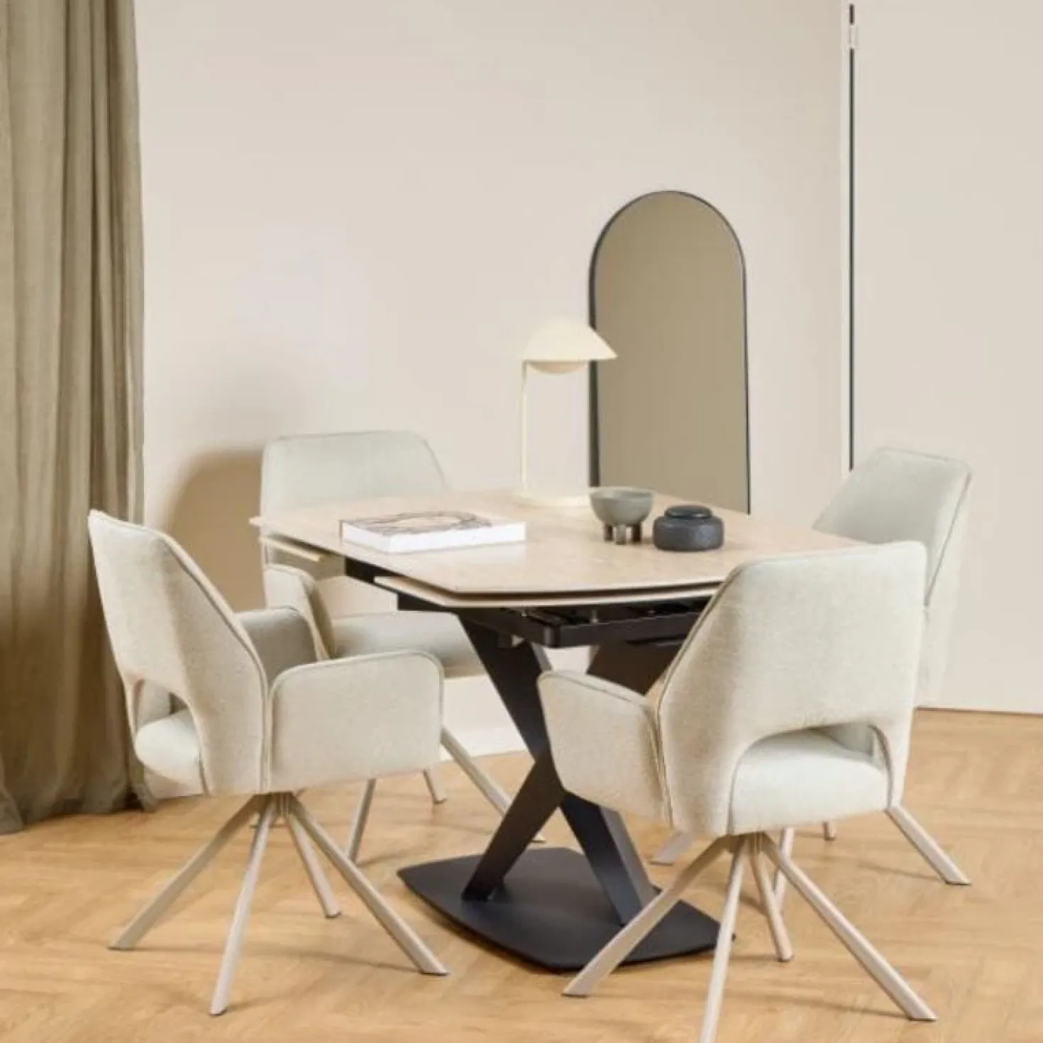 Bella Eetkamerstoel beige met beige onderstel