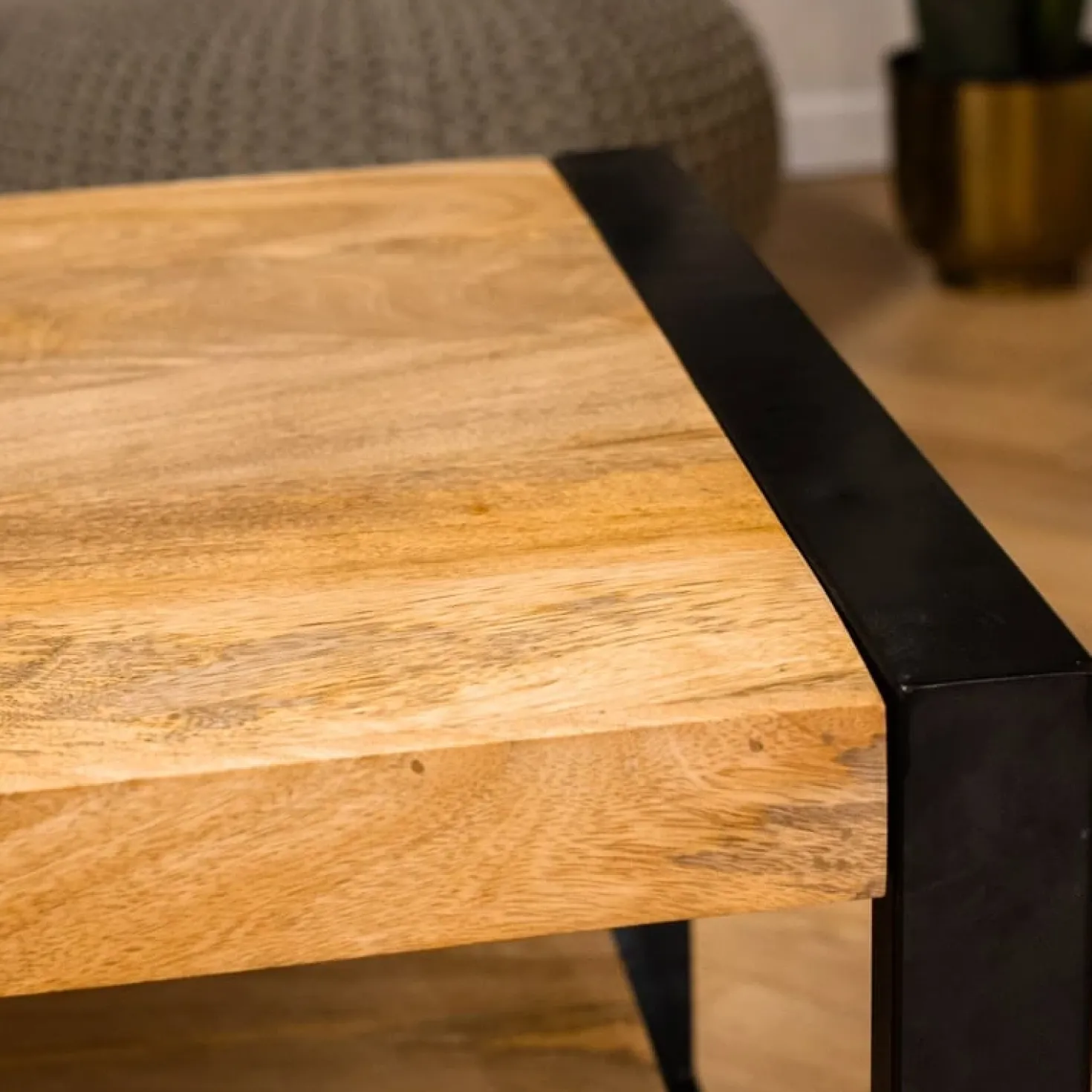 Britt salontafel industrieel mangohout 110cm met onderblad