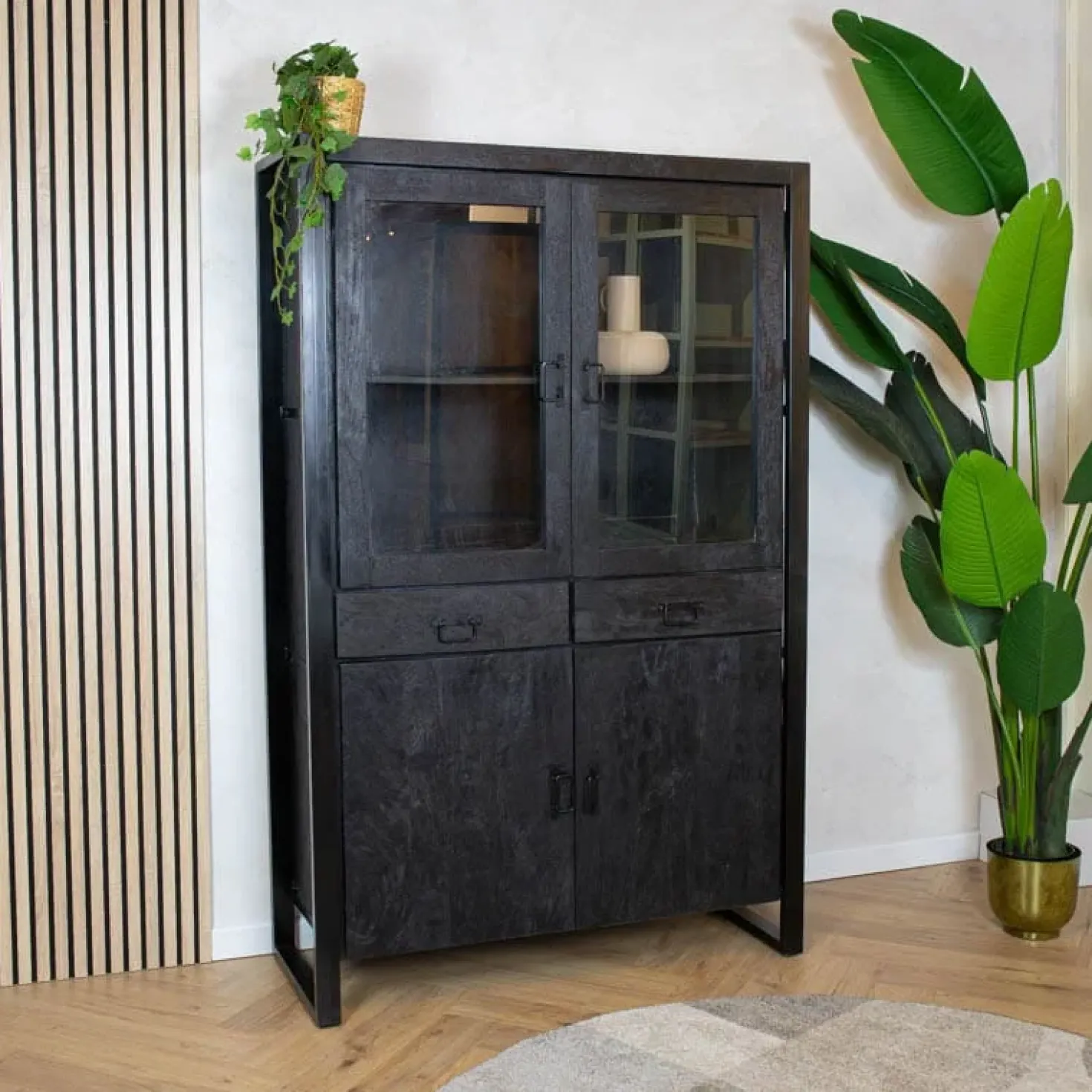 Britt vitrinekast industrieel mangohout zwart 115cm