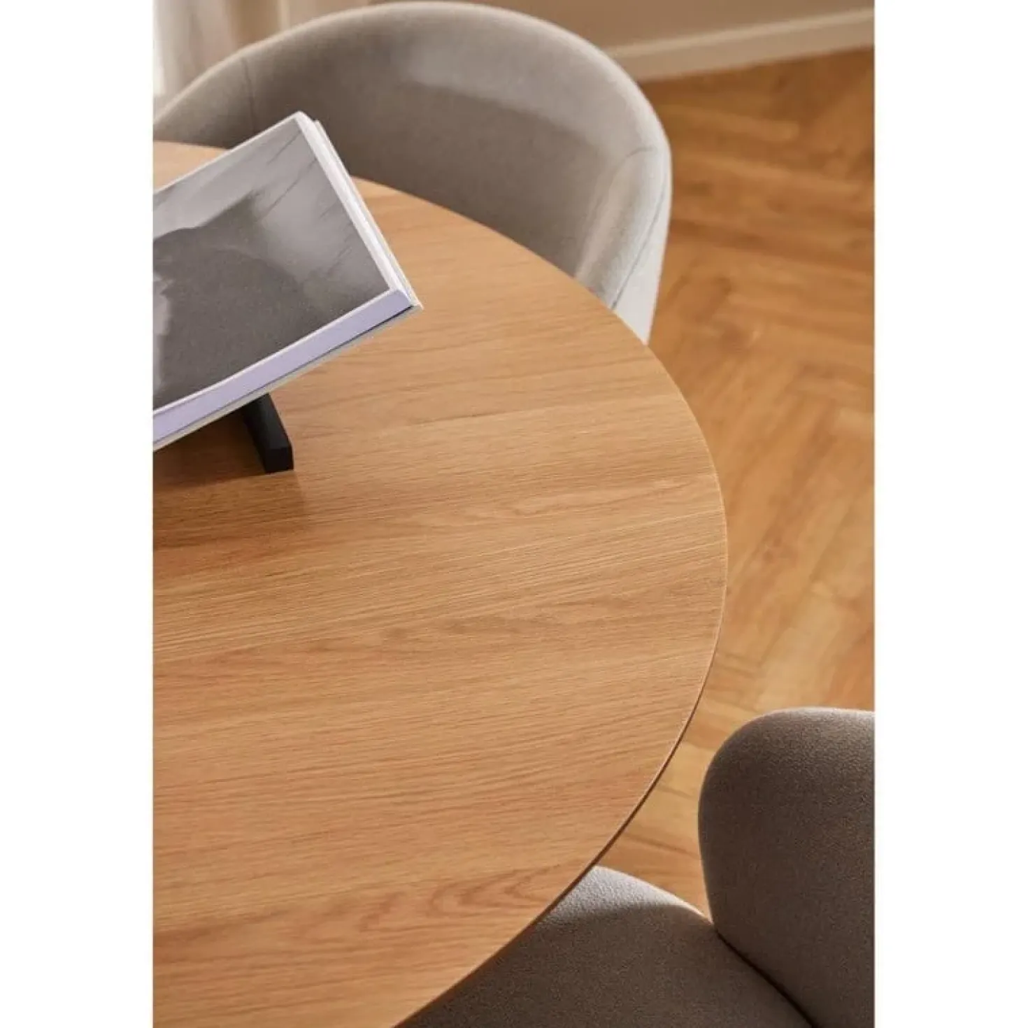 Dalvik Eettafel Rond Naturel met Zwarte poot 120cm