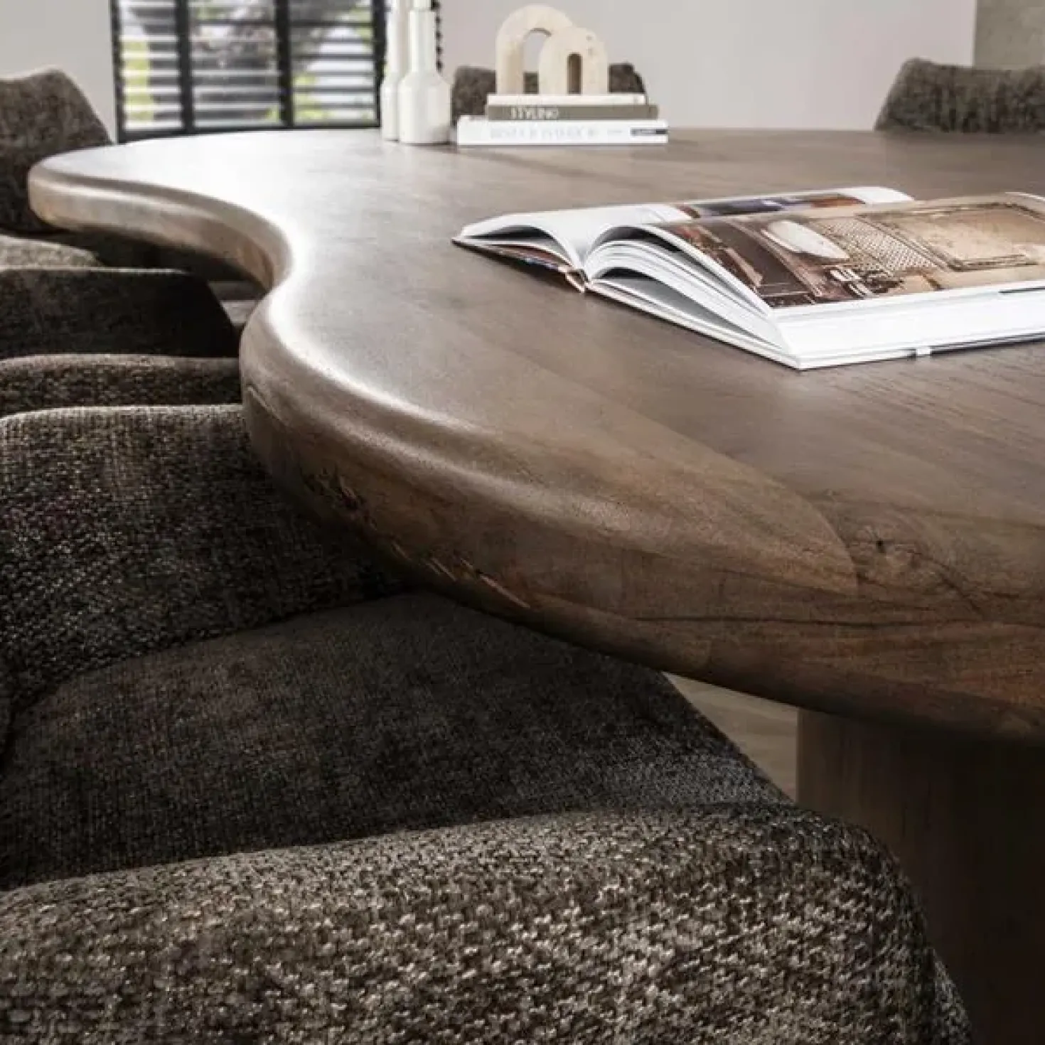 Eettafel Andreas organisch Acaciahout 244cm