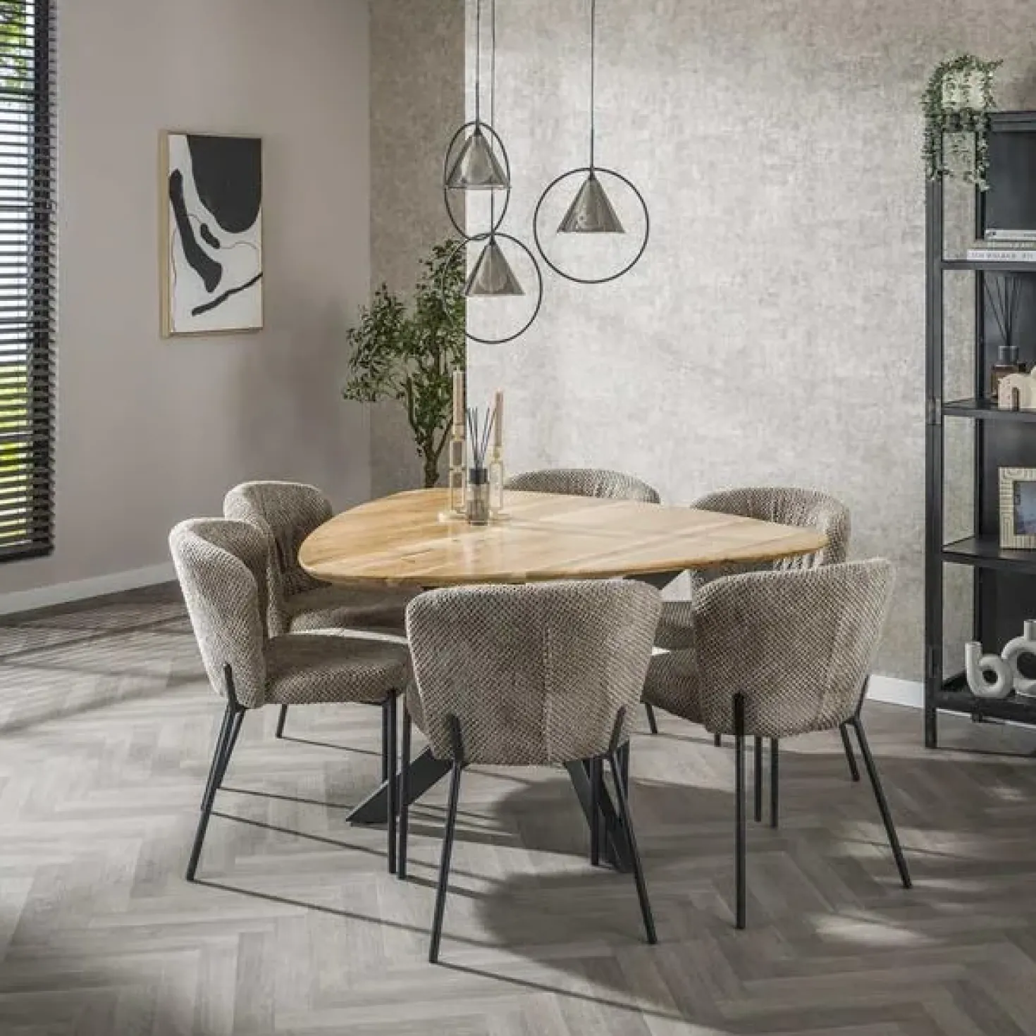 Eettafel Gambetti driehoekig acacia 135cm