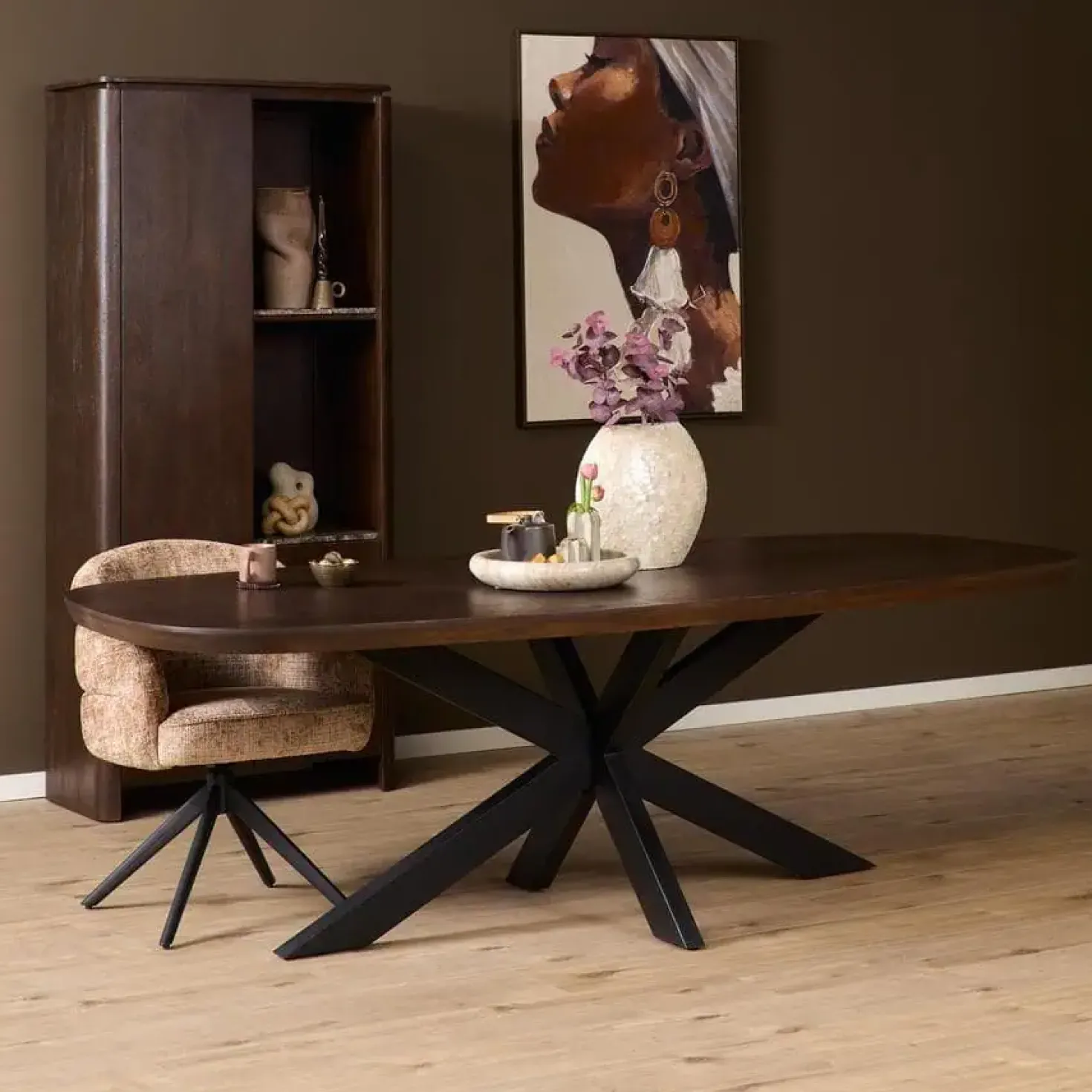 Eettafel Martin Deens ovaal Walnoot Zwarte poot 200cm
