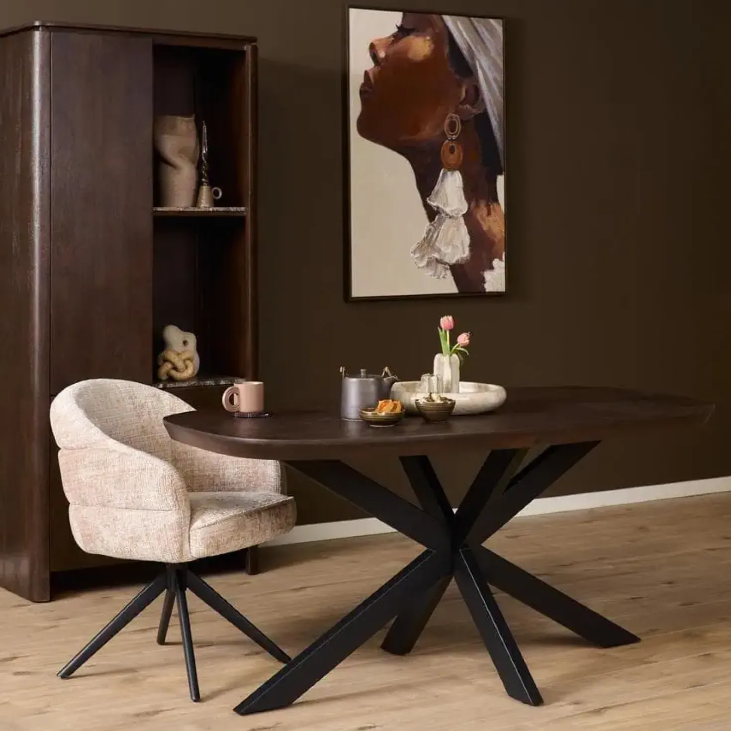 Eettafel Martin Deens ovaal Walnoot Zwarte poot 160cm
