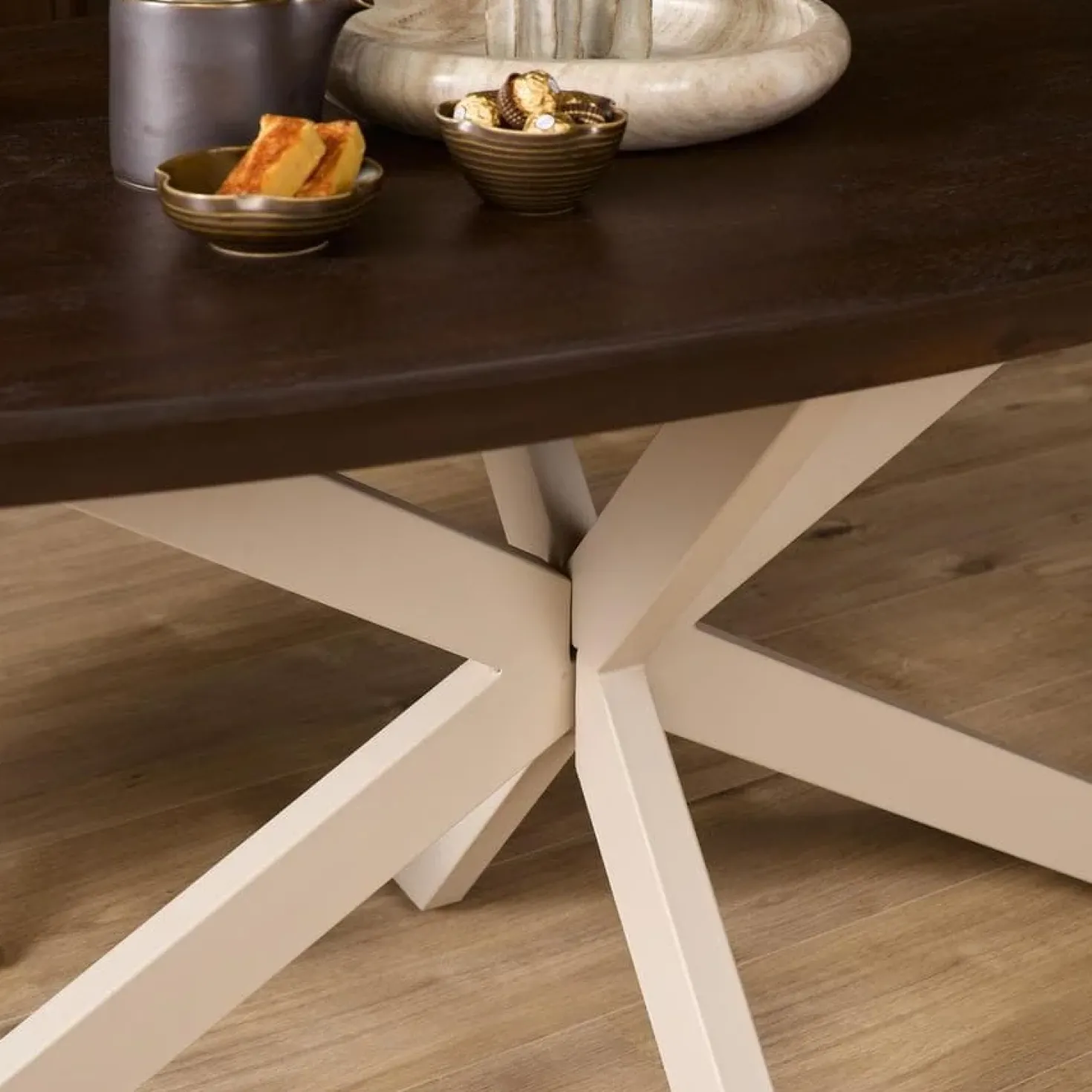 Eettafel Martin Deens ovaal Walnoot Zand poot 280cm
