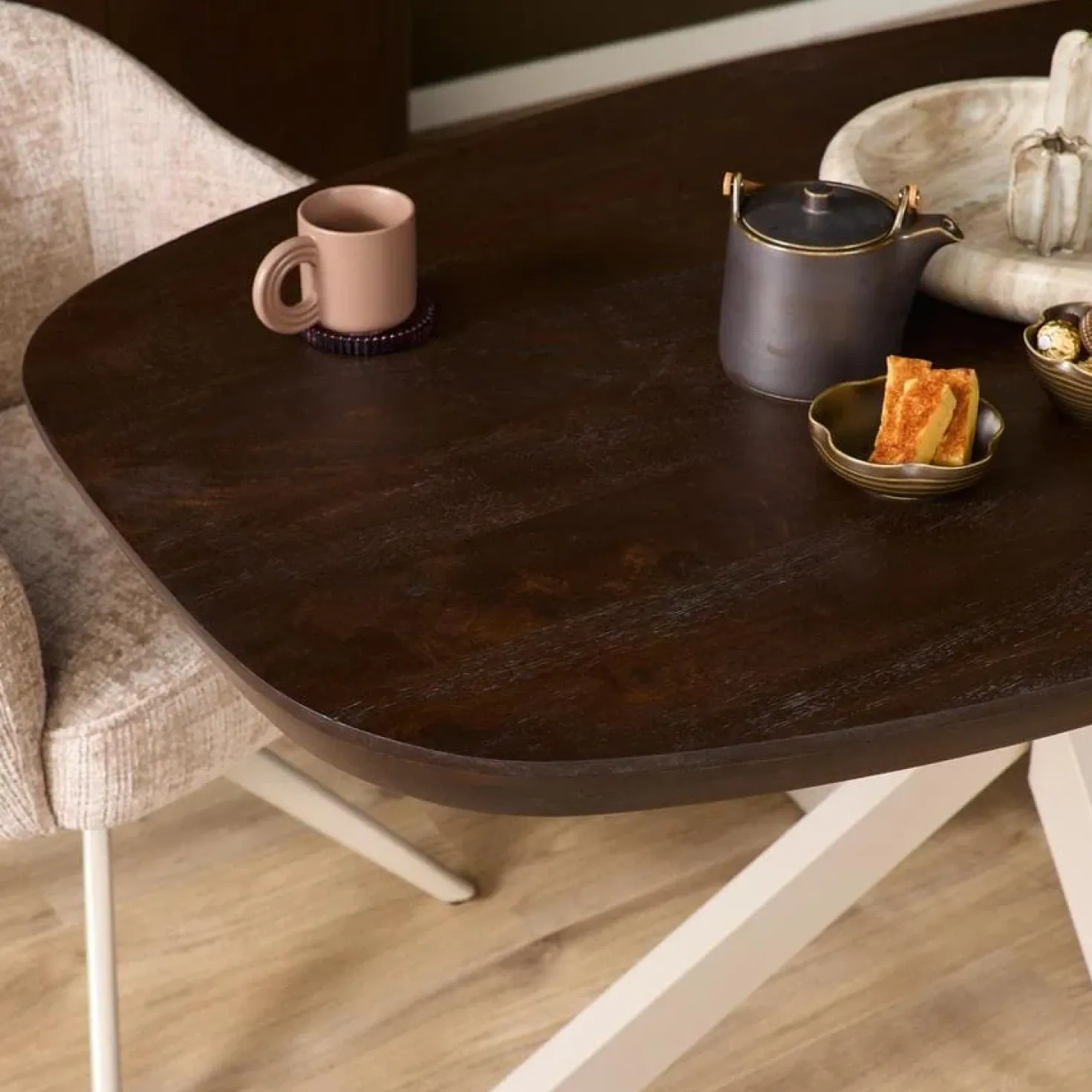 Eettafel Martin Deens ovaal Walnoot Zand poot 280cm