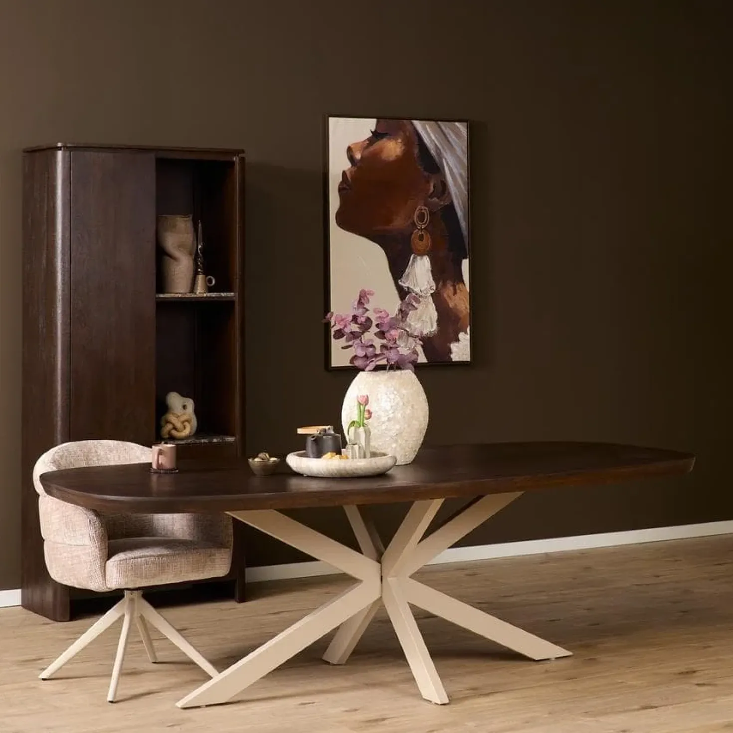 Eettafel Martin Deens ovaal Walnoot Zand poot 200cm