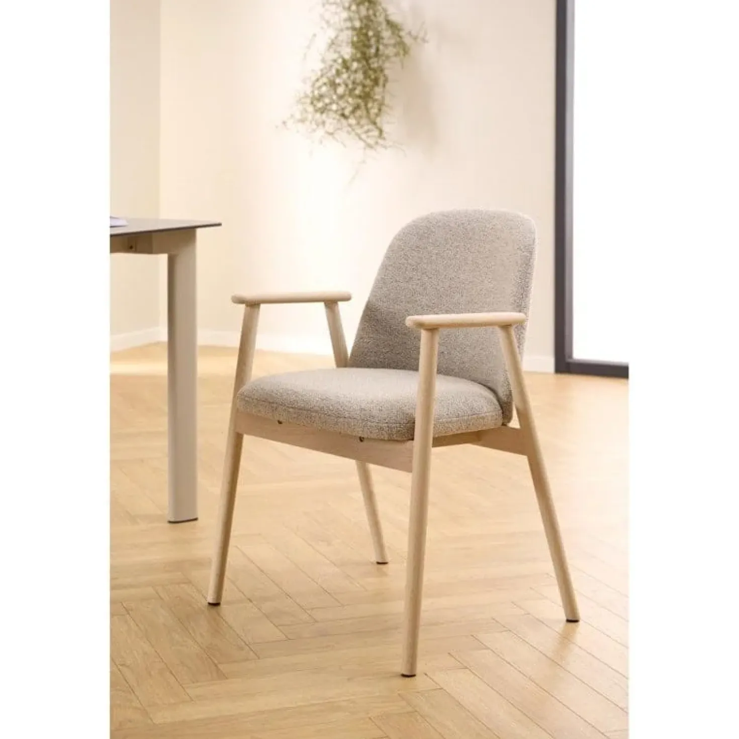 Evron Eetkamerstoel Beige met naturel poten