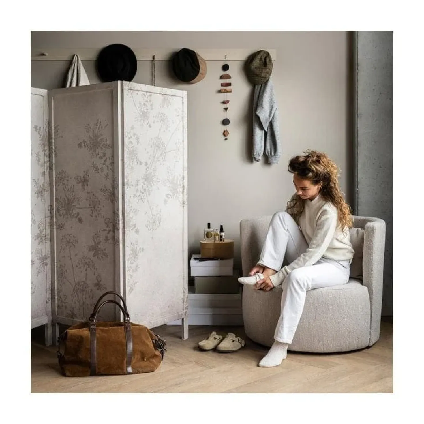 Explore Fauteuil bouclé naturel