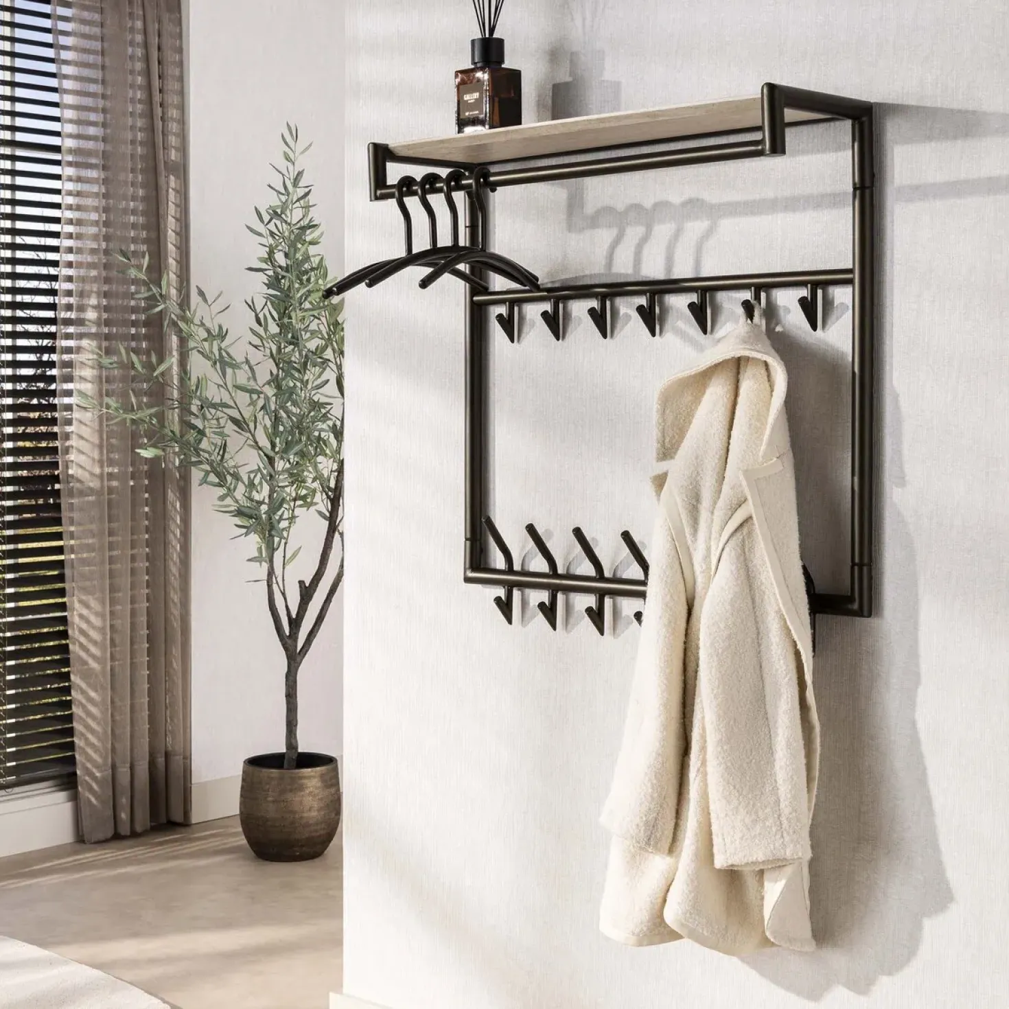 Fenna Kapstok hoog met hoedenplank 21 haken Travertine 85cm