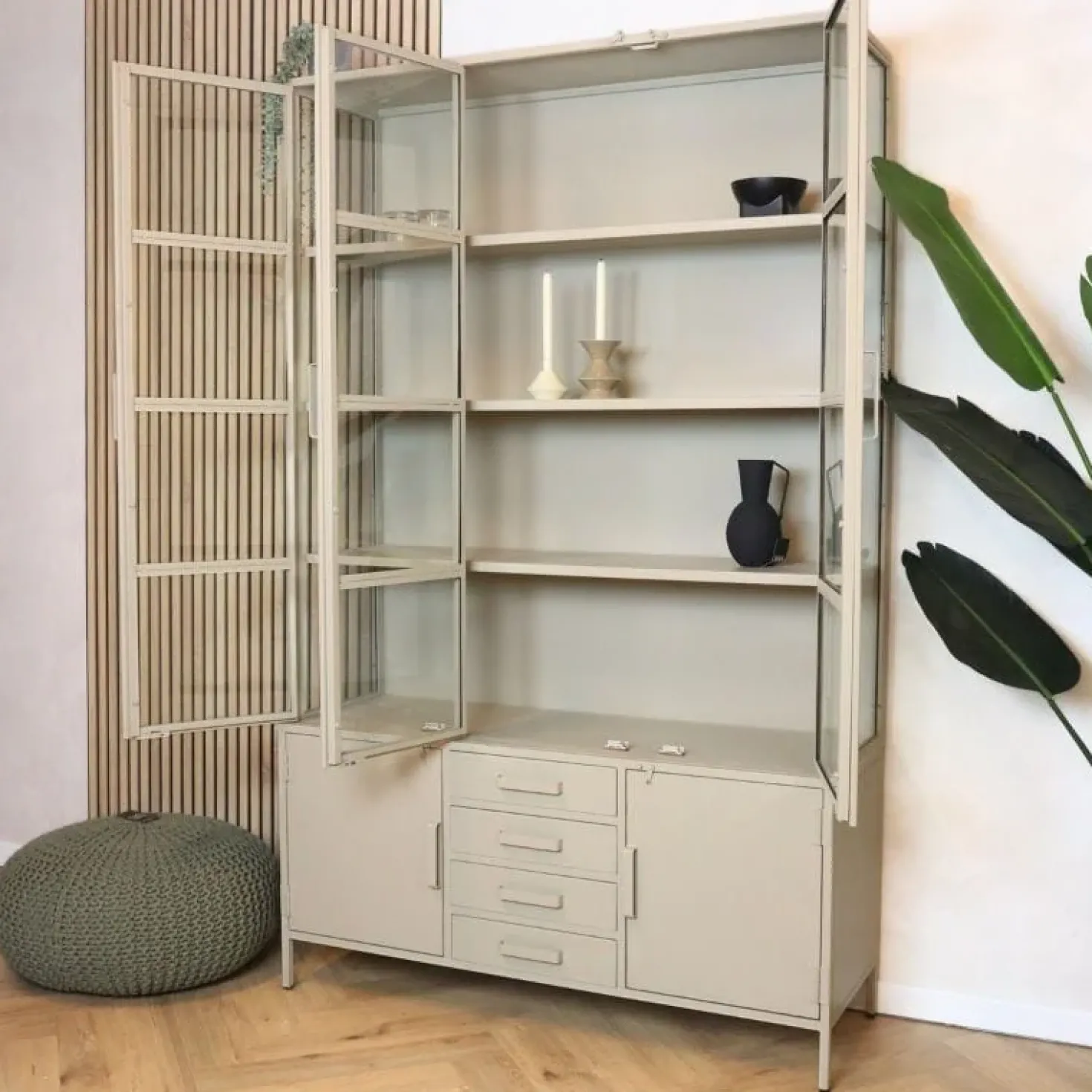 Figue vitrinekast hoog taupe 136cm