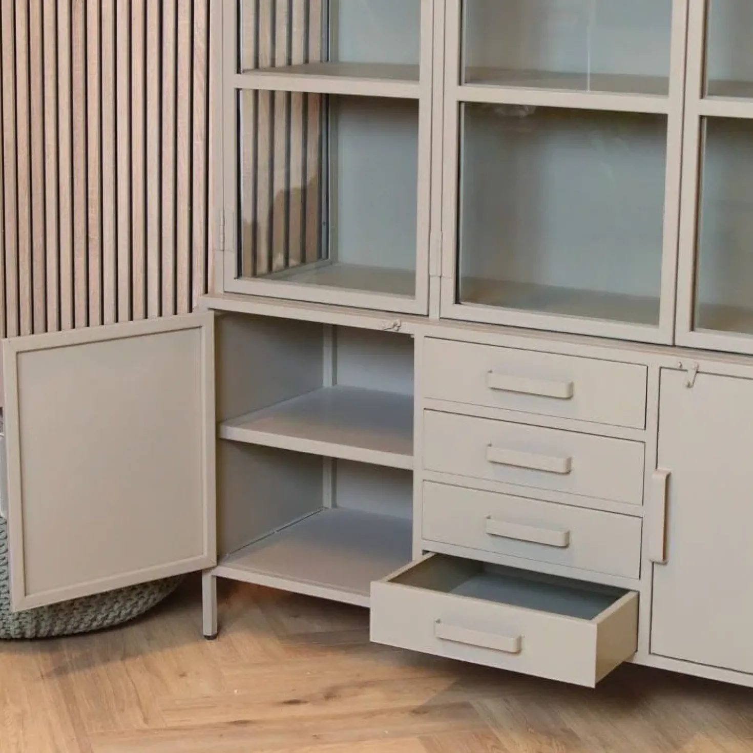Figue vitrinekast hoog taupe 136cm