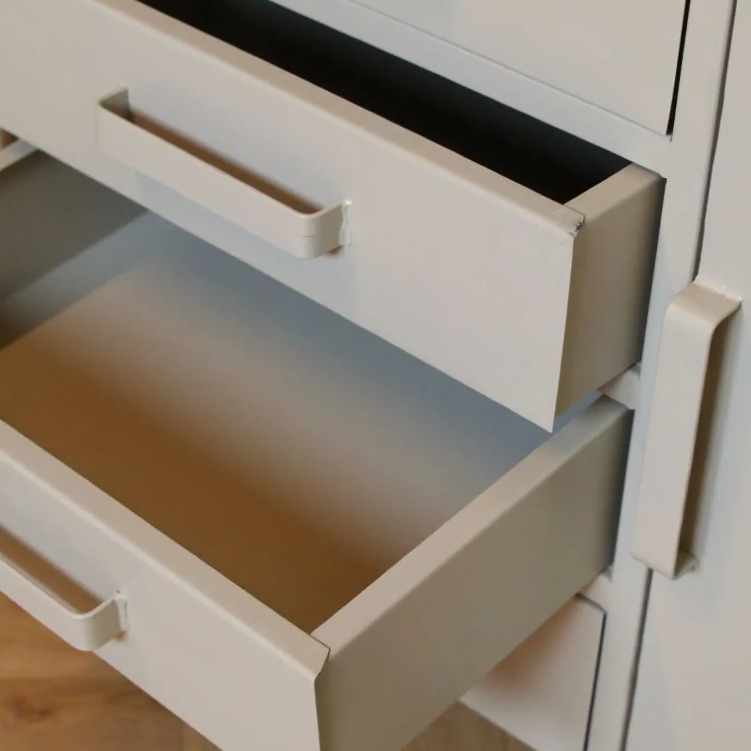 Figue vitrinekast hoog taupe 136cm