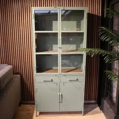 Figue vitrinekast industrieel olijfgroen / houten planken 90cm