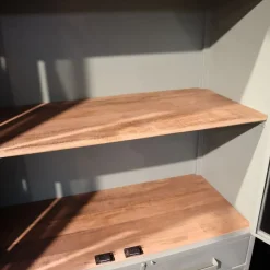 Figue vitrinekast industrieel olijfgroen / houten planken 120cm