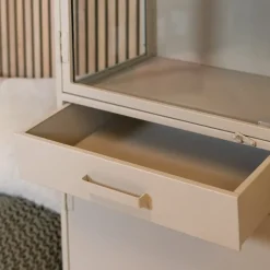 Figue vitrinekast industrieel taupe binnenkant zijkant glas 120cm