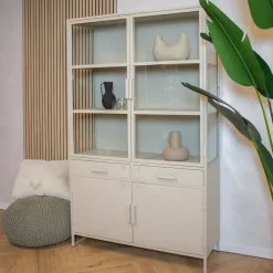Figue vitrinekast industrieel taupe binnenkant zijkant glas 120cm