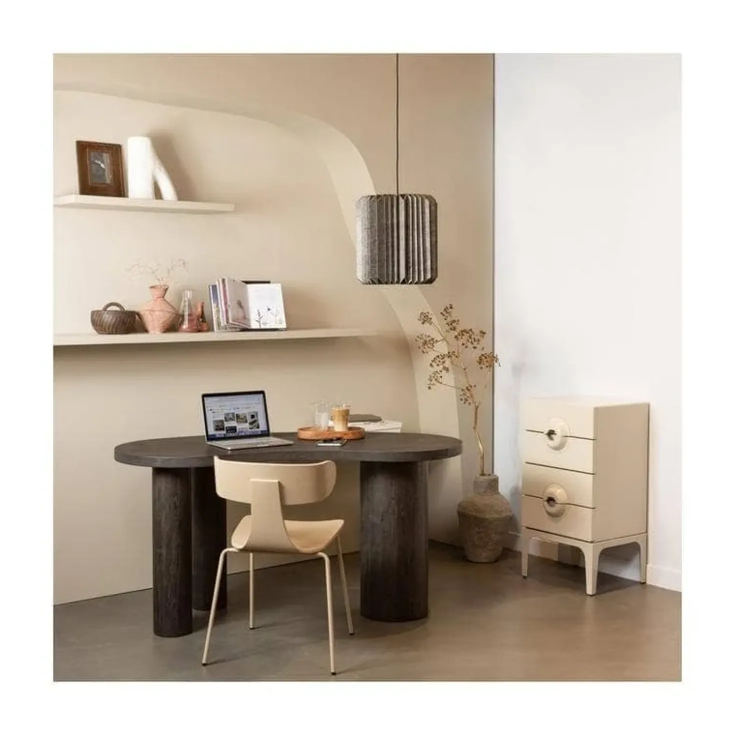 Form Eetkamerstoel hout met metalen poot zand