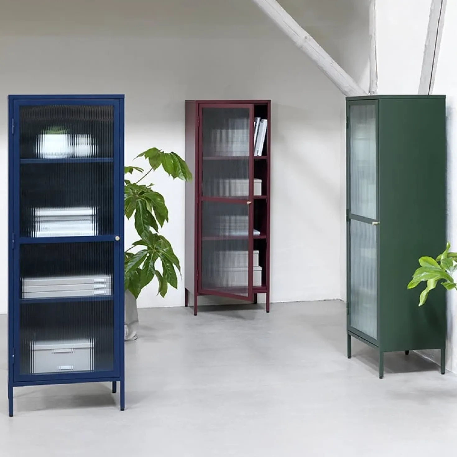 Gulltop vitrinekast groen metaal 160cm