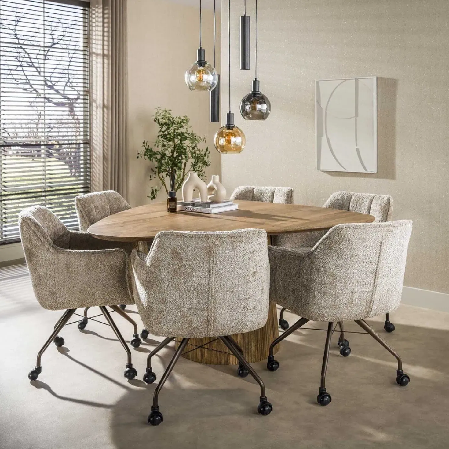 Jean Eettafel Driehoekig Mangohout 150cm
