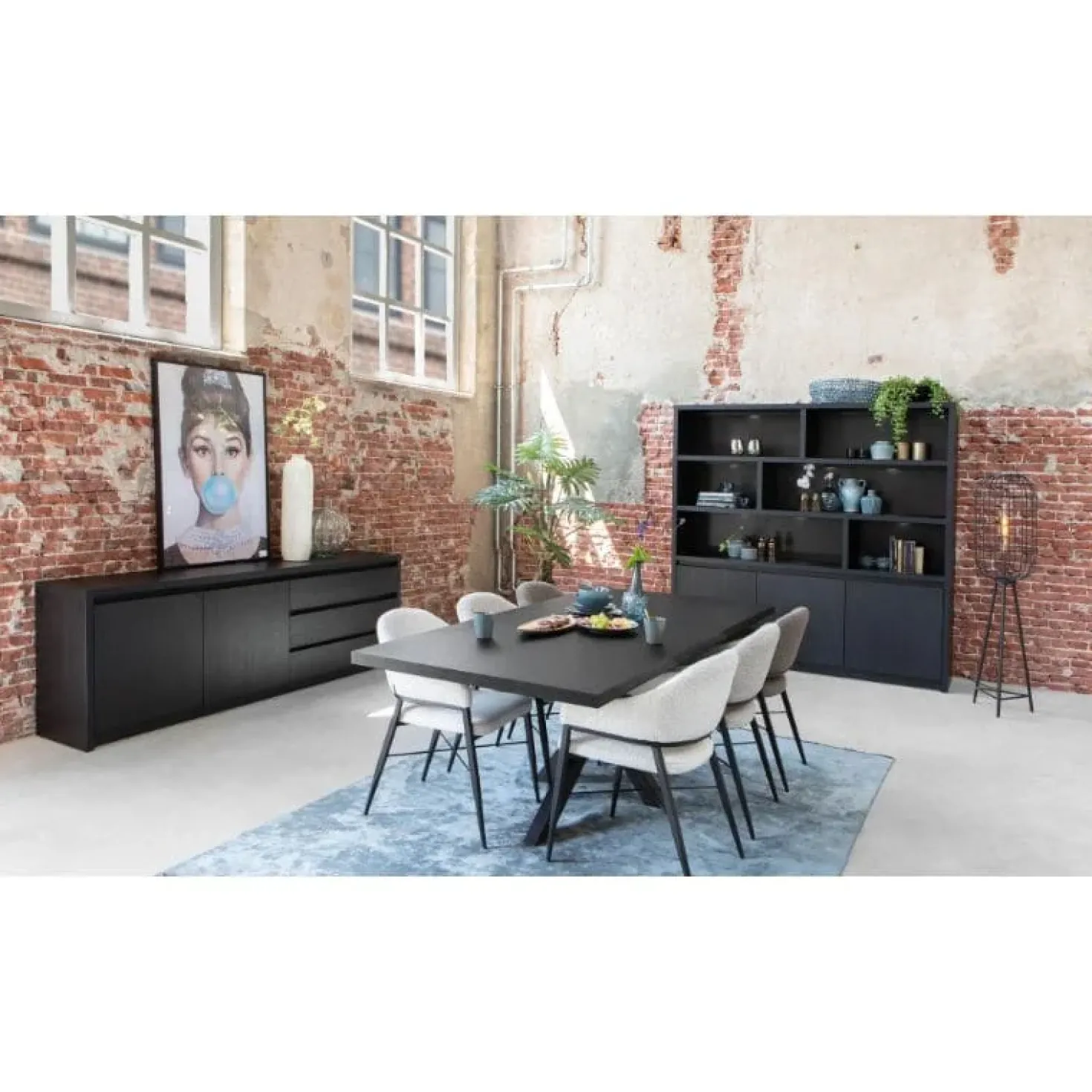 Kiara Dressoir Klein Zwart 212cm