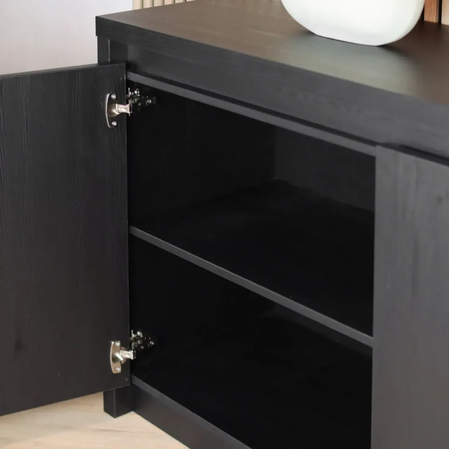 Kiara Dressoir Klein Zwart 212cm