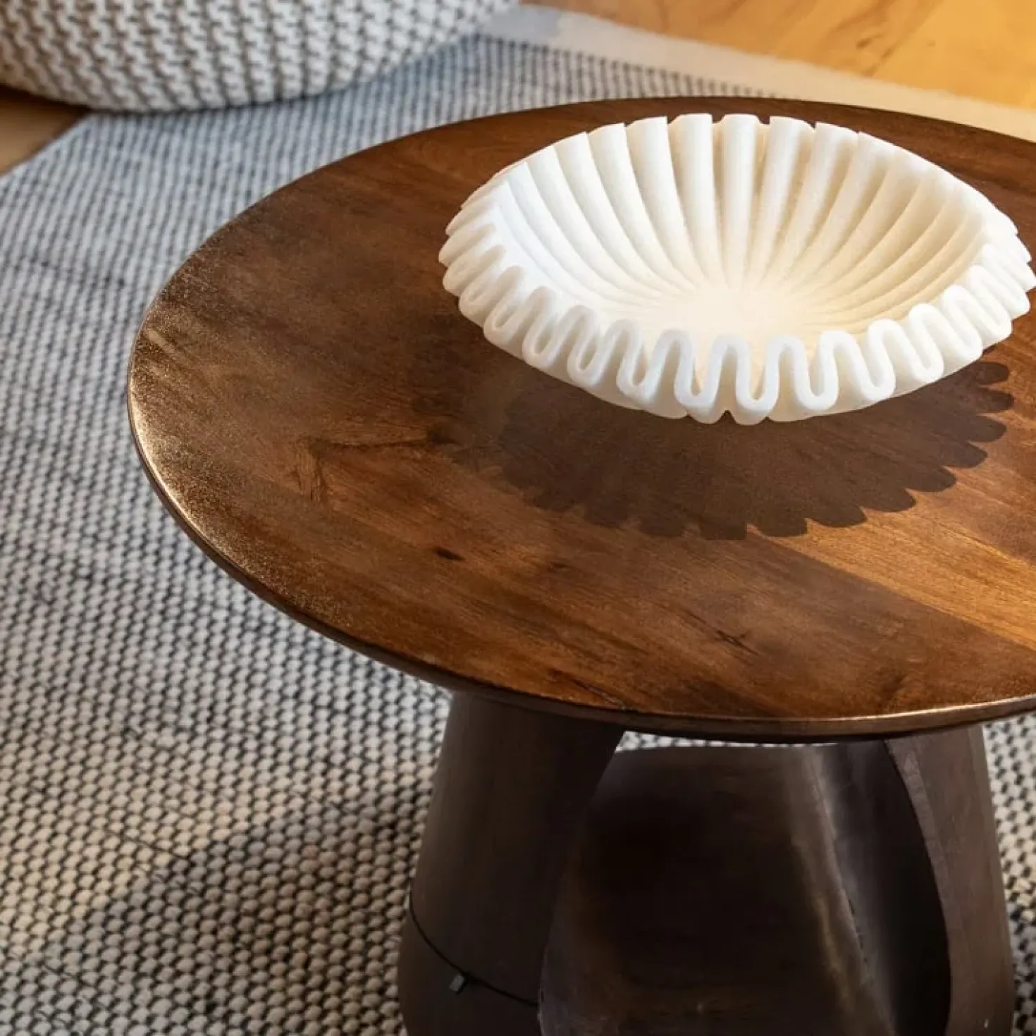 Mike Salontafel rond Walnoot Small 60cm