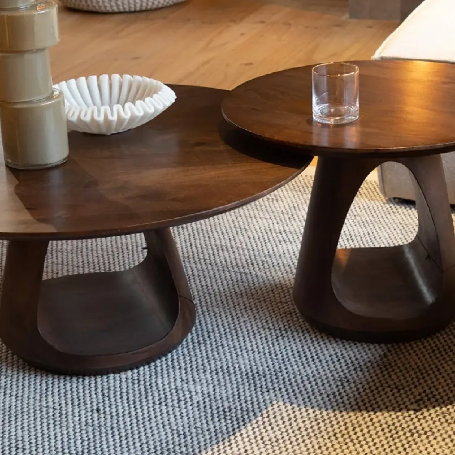 Mike Salontafel rond Walnoot Large 90cm