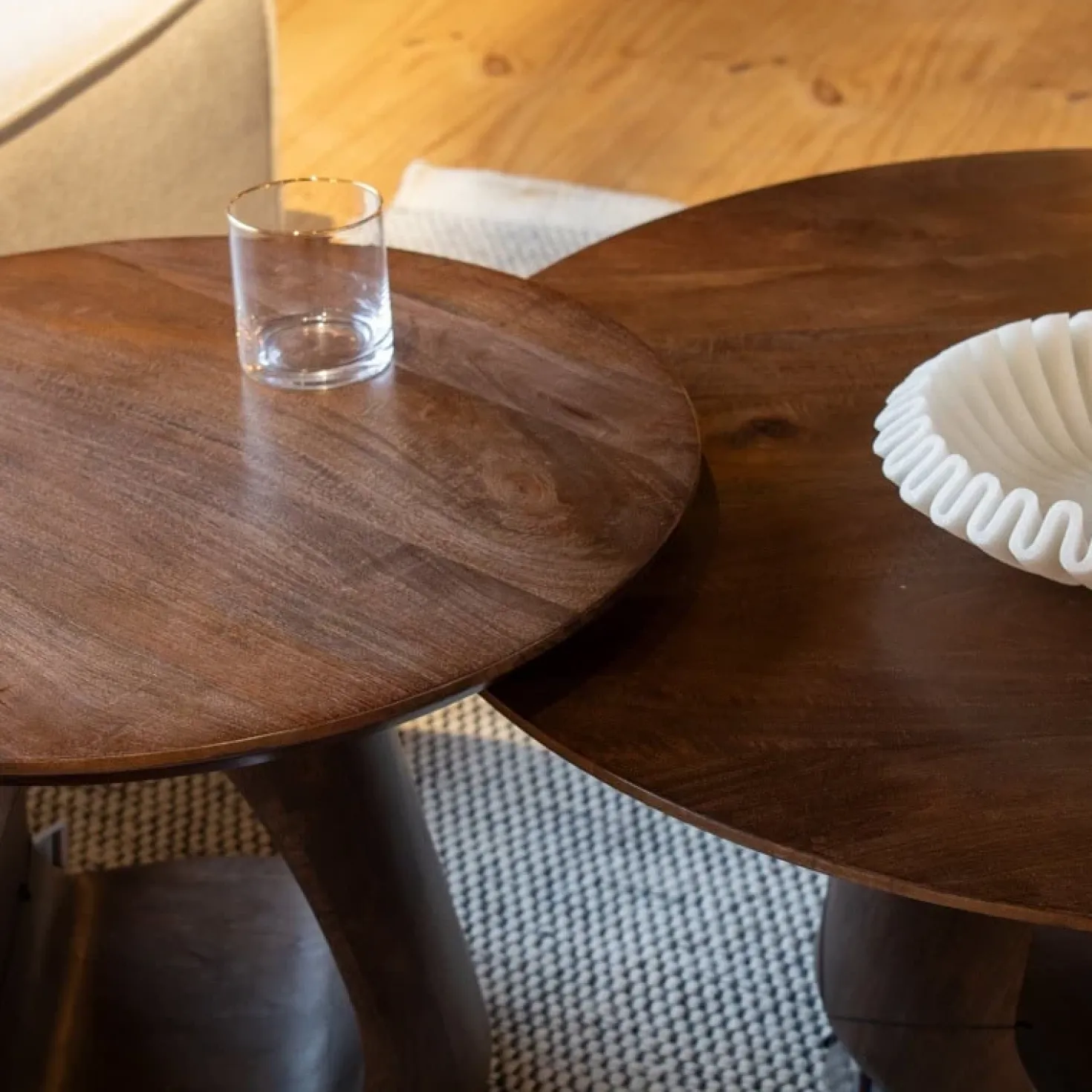 Mike Salontafel set van 2 large & small Walnoot