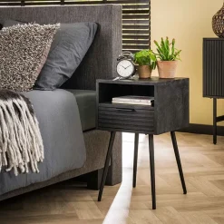Morina houten nachtkastje zwart