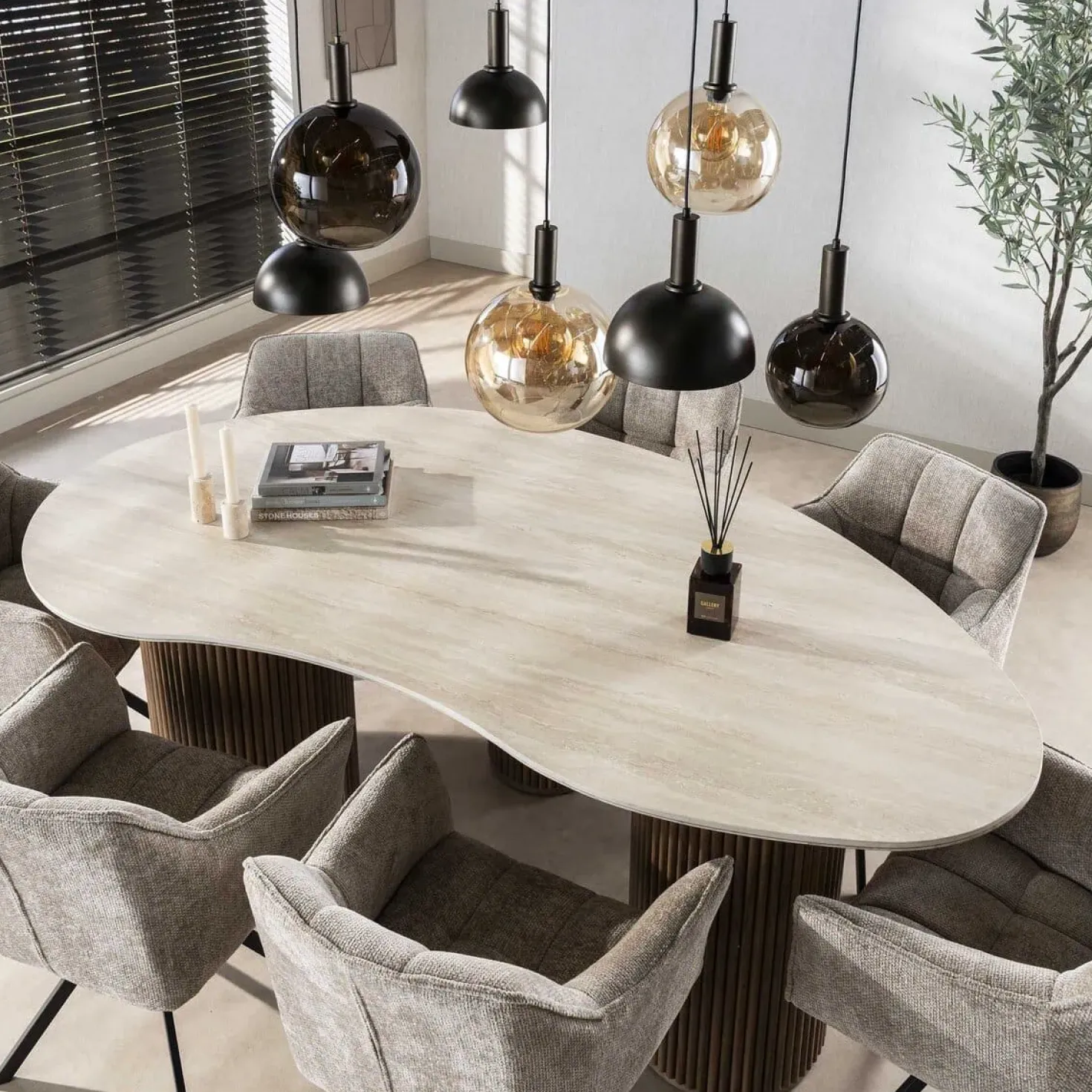 Strato Eettafel niervormig Travertine 215cm