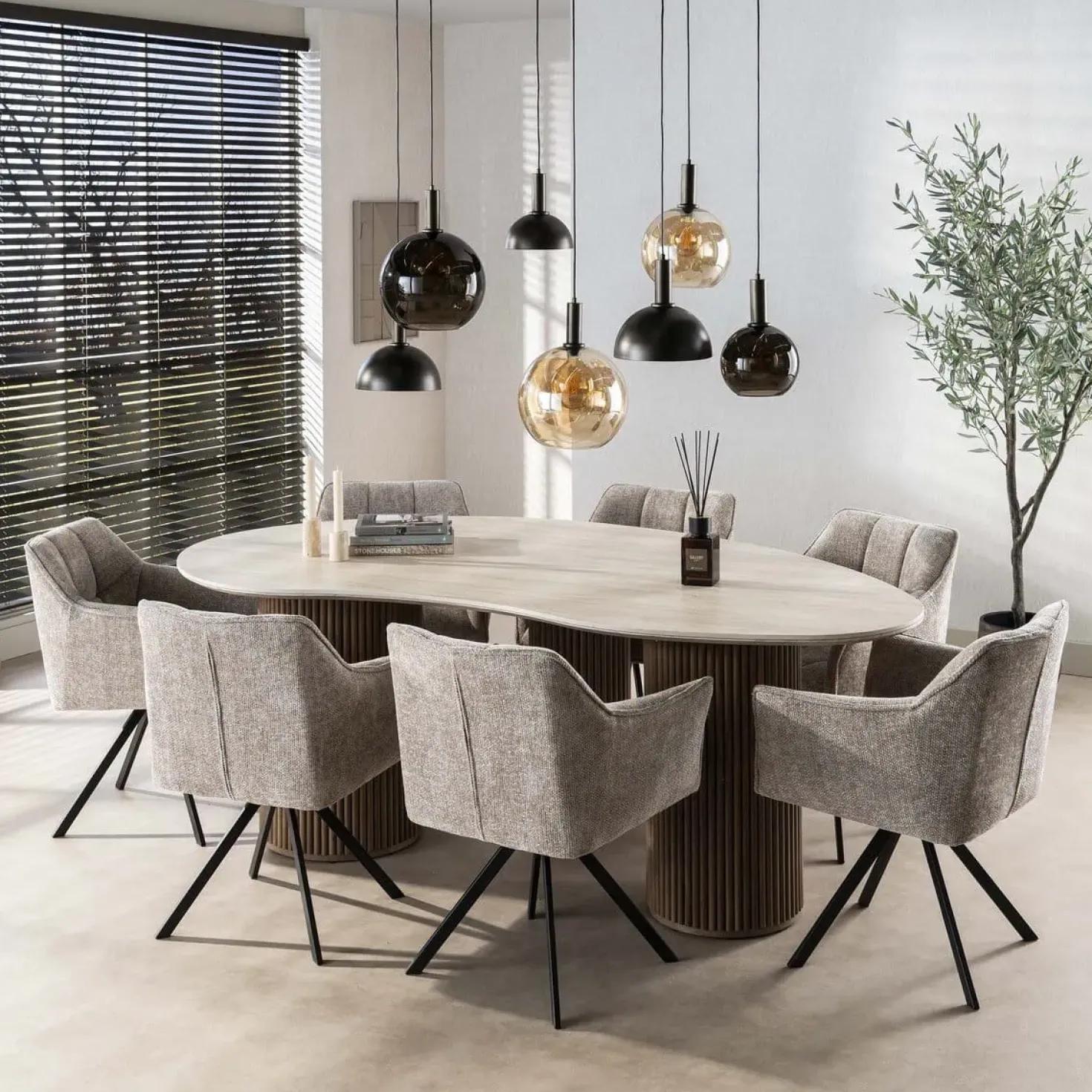 Strato Eettafel niervormig Travertine 215cm