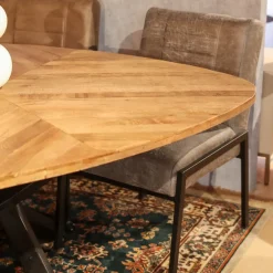 Trivero eetkamertafel driehoek 150cm naturel